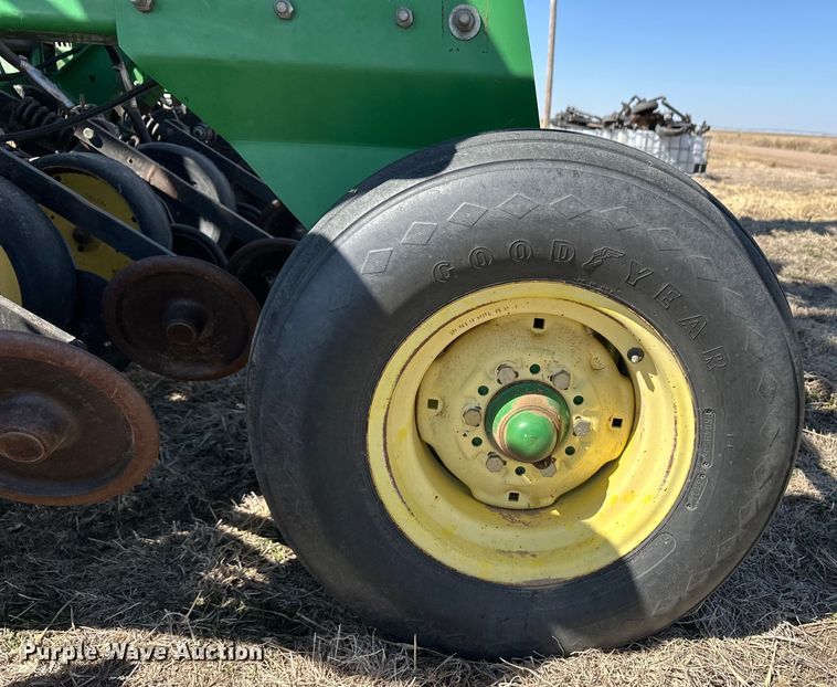 image for item OI9277 John Deere 1850 air seeder