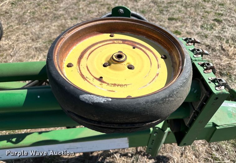 image for item OI9277 John Deere 1850 air seeder