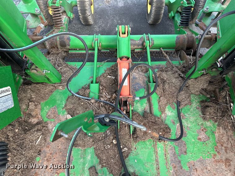 image for item OM9269 2007 John Deere HX15 batwing rotary mower