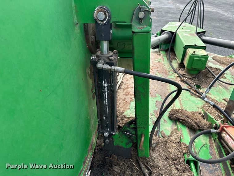 image for item OM9269 2007 John Deere HX15 batwing rotary mower