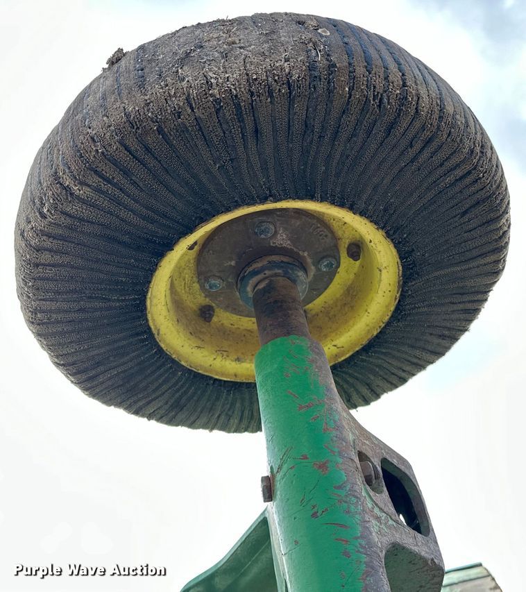 image for item OM9269 2007 John Deere HX15 batwing rotary mower