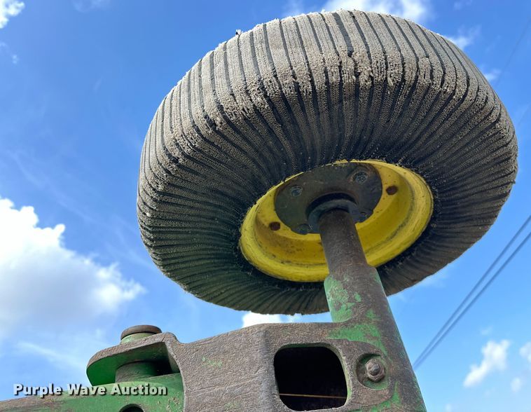 image for item OM9269 2007 John Deere HX15 batwing rotary mower