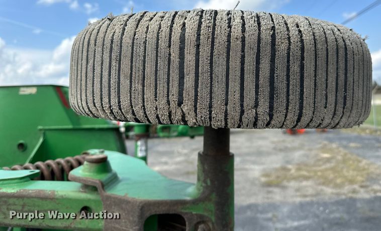 image for item OM9269 2007 John Deere HX15 batwing rotary mower