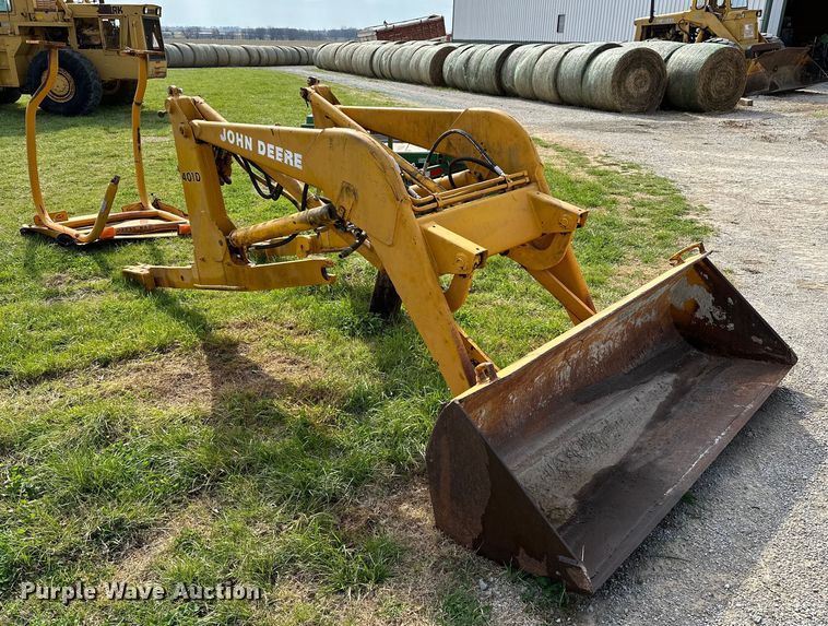 image for item OM9337 John Deere  401D loader