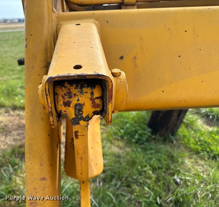 image for item OM9337 John Deere  401D loader