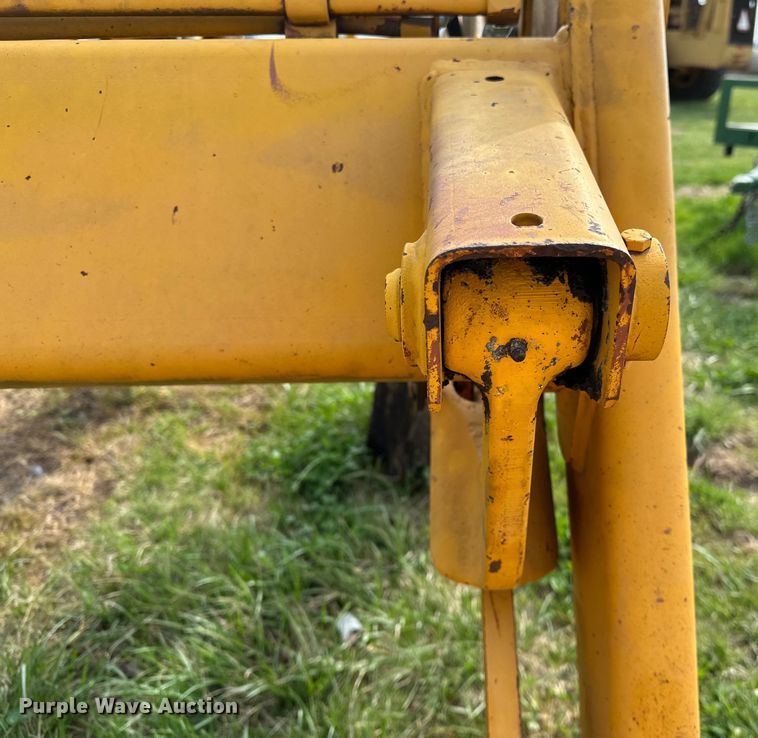 image for item OM9337 John Deere  401D loader