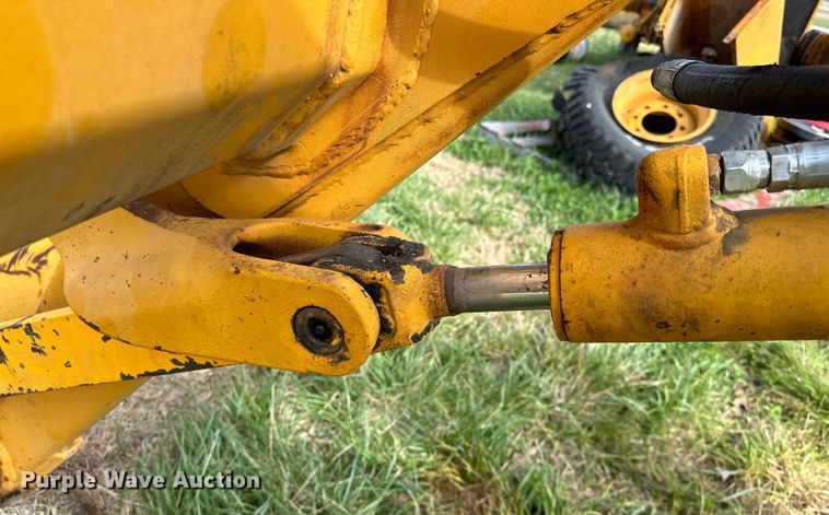 image for item OM9337 John Deere  401D loader