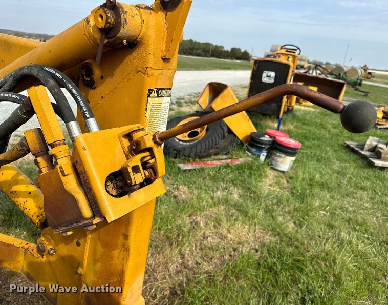 image for item OM9337 John Deere  401D loader