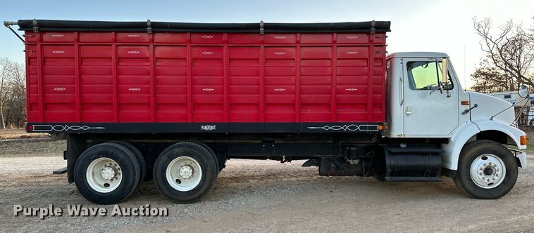 image for item OM9898 2000 International  8100 grain truck