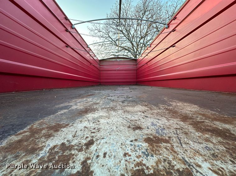 image for item OM9898 2000 International  8100 grain truck