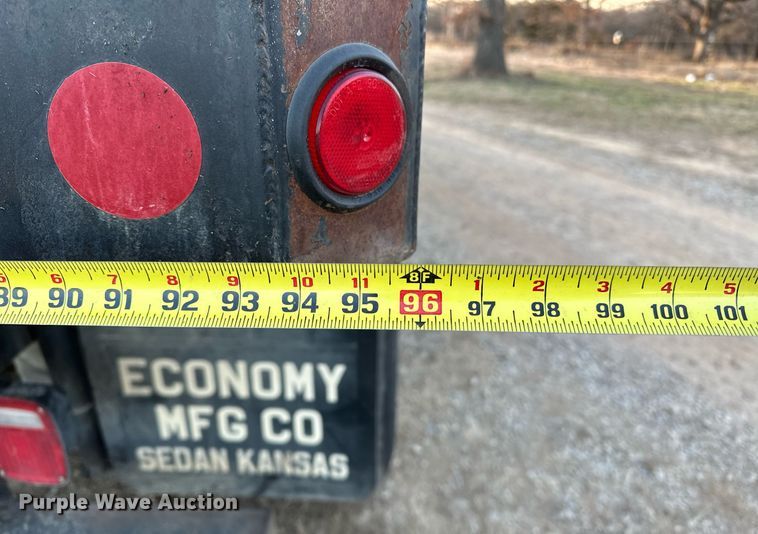 image for item OM9898 2000 International  8100 grain truck