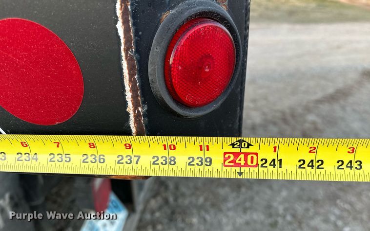 image for item OM9898 2000 International  8100 grain truck