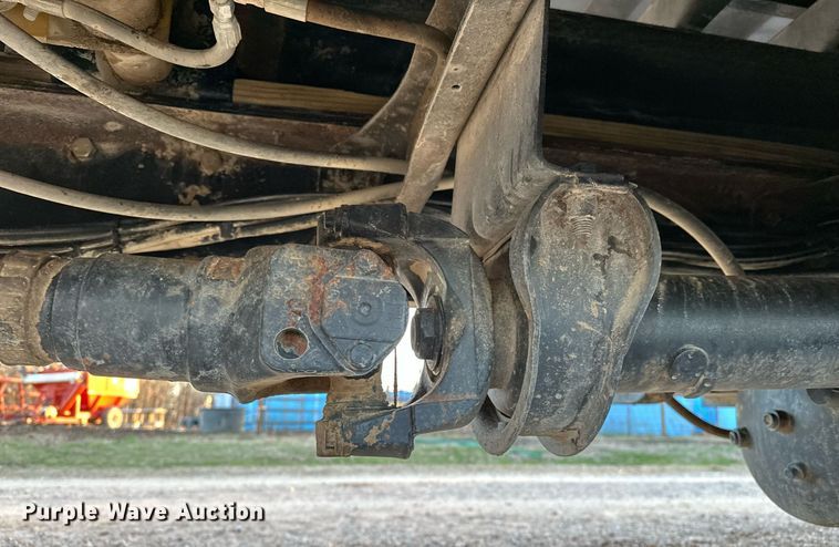 image for item OM9898 2000 International  8100 grain truck