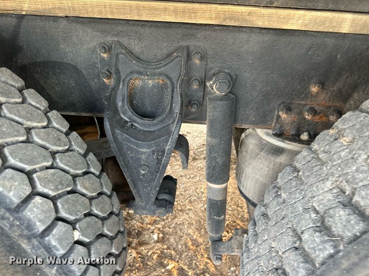 image for item OM9898 2000 International  8100 grain truck