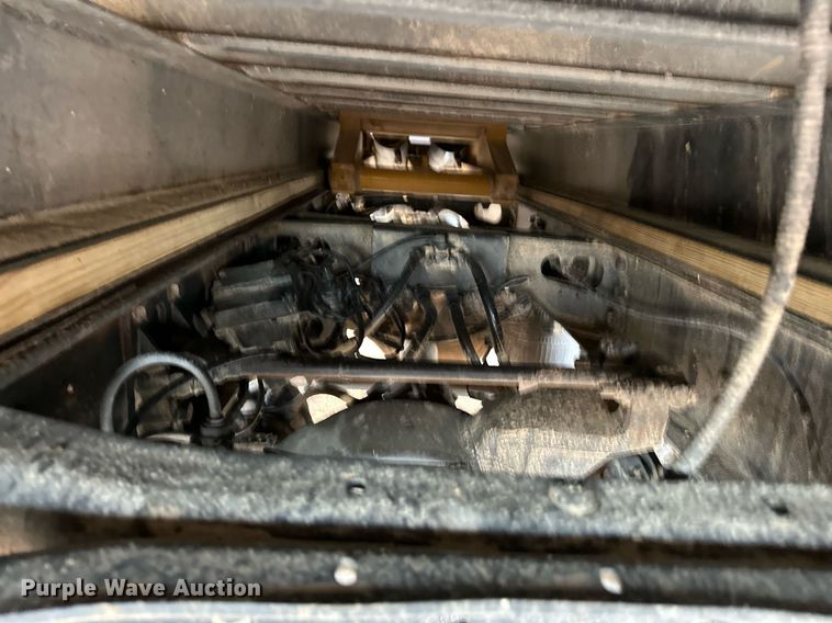 image for item OM9898 2000 International  8100 grain truck