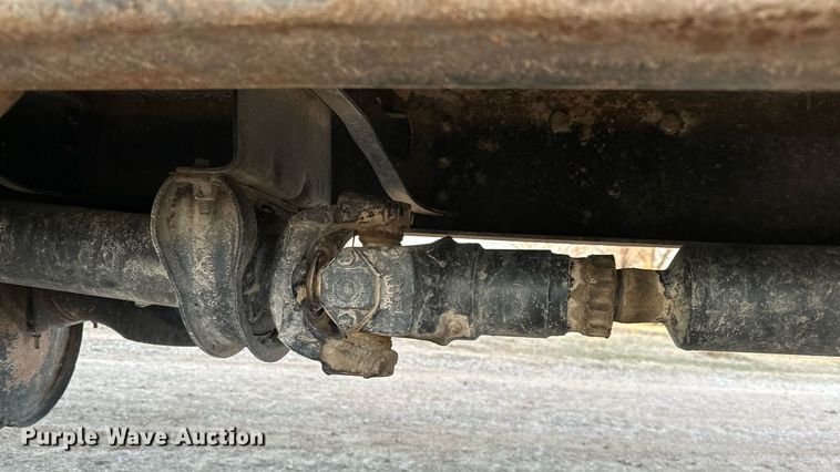 image for item OM9898 2000 International  8100 grain truck