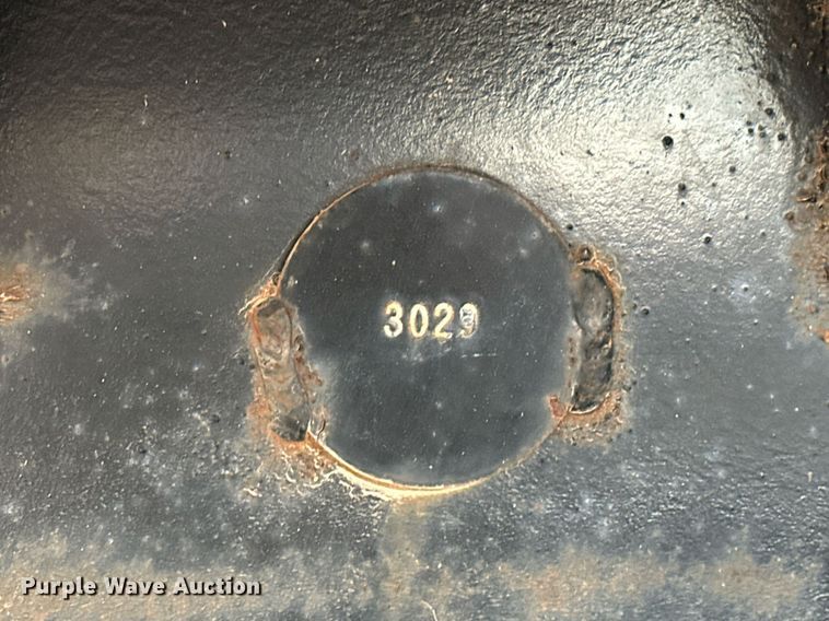 image for item OM9898 2000 International  8100 grain truck