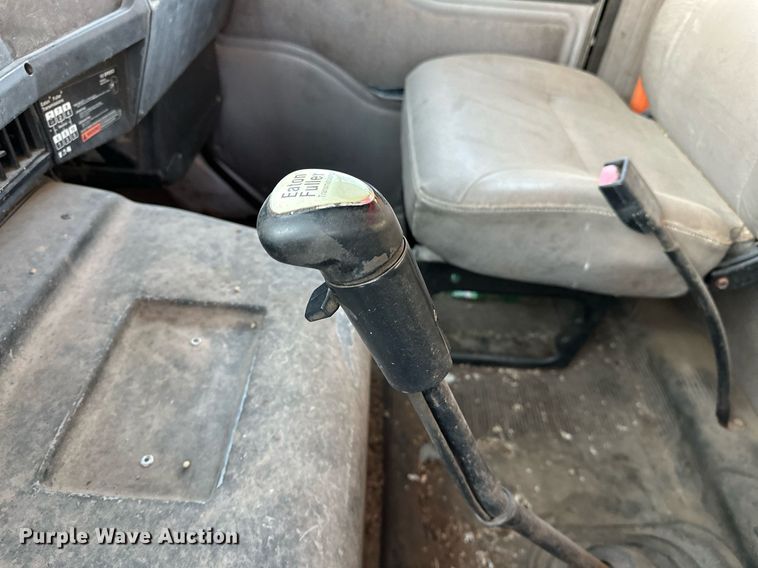 image for item OM9898 2000 International  8100 grain truck