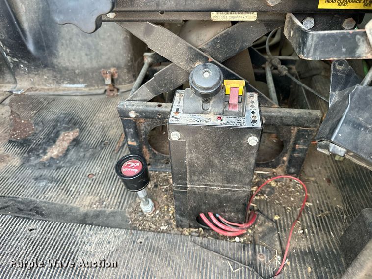 image for item OM9898 2000 International  8100 grain truck