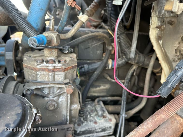 image for item OM9898 2000 International  8100 grain truck