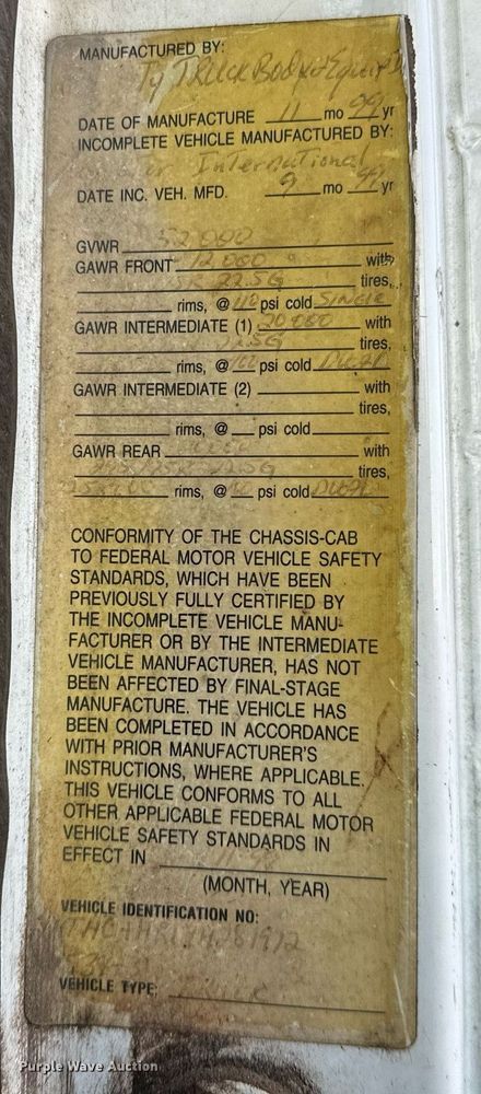 image for item OM9898 2000 International  8100 grain truck