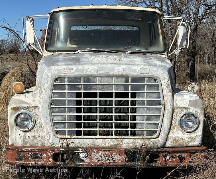 image for item OM9902 1971 Ford 750 grain truck