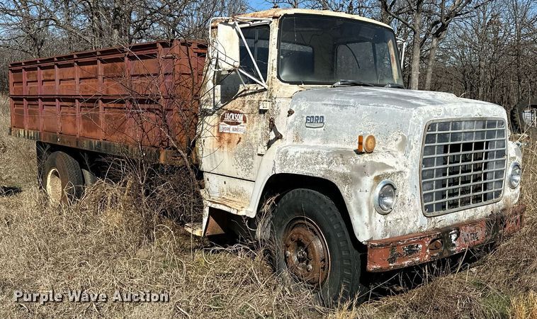 image for item OM9902 1971 Ford 750 grain truck