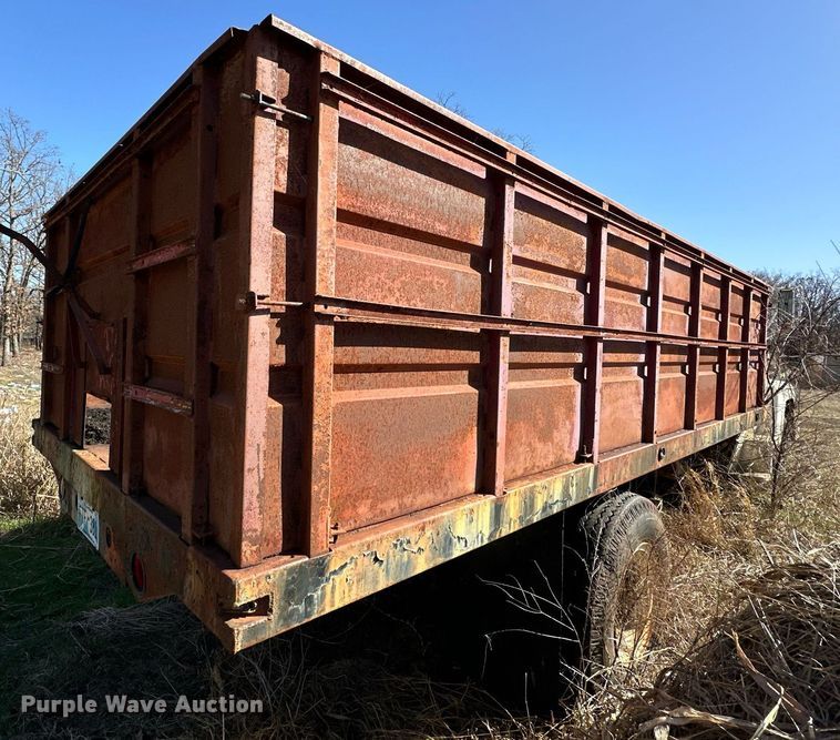 image for item OM9902 1971 Ford 750 grain truck