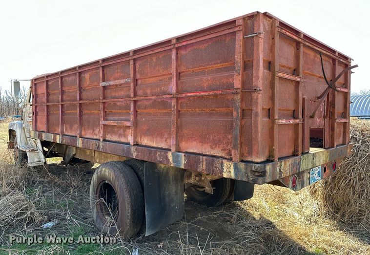 image for item OM9902 1971 Ford 750 grain truck