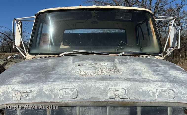 image for item OM9902 1971 Ford 750 grain truck