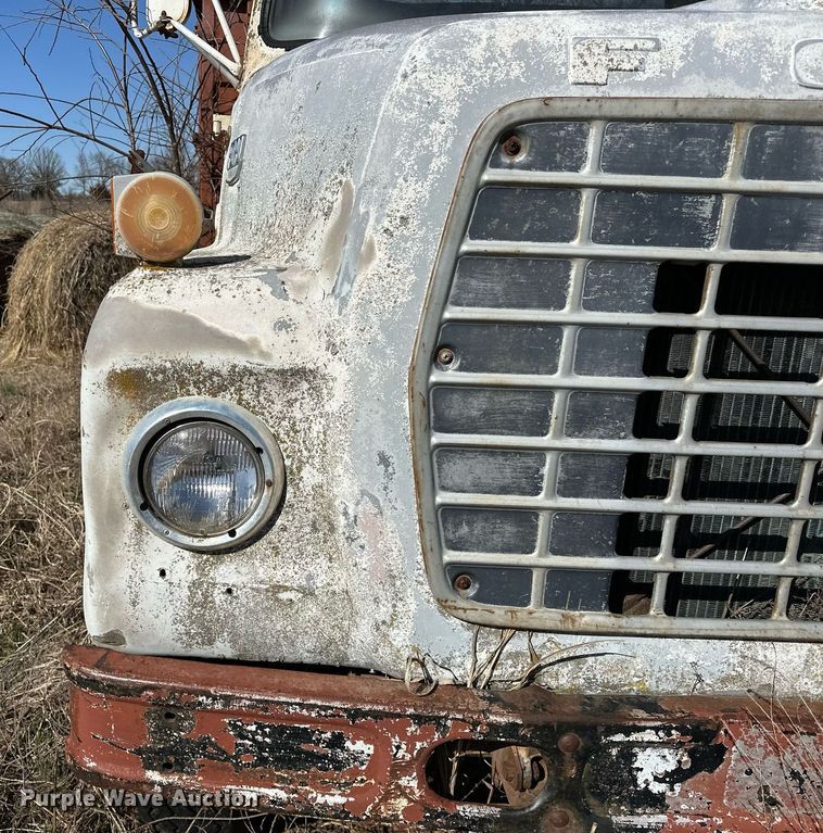 image for item OM9902 1971 Ford 750 grain truck