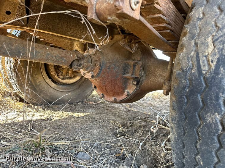 image for item OM9902 1971 Ford 750 grain truck