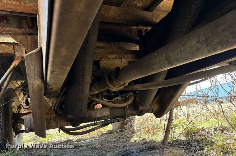 image for item OM9902 1971 Ford 750 grain truck