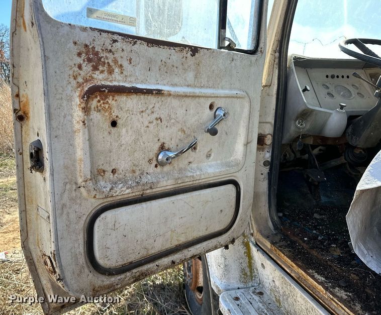 image for item OM9902 1971 Ford 750 grain truck