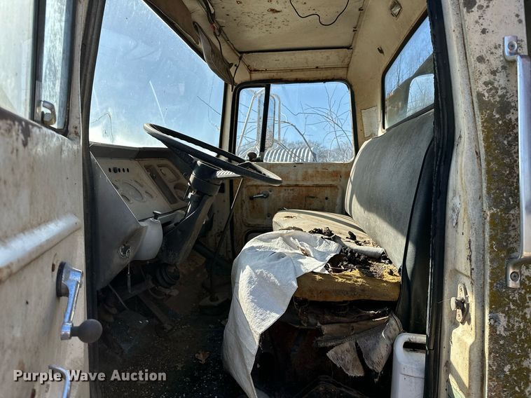 image for item OM9902 1971 Ford 750 grain truck