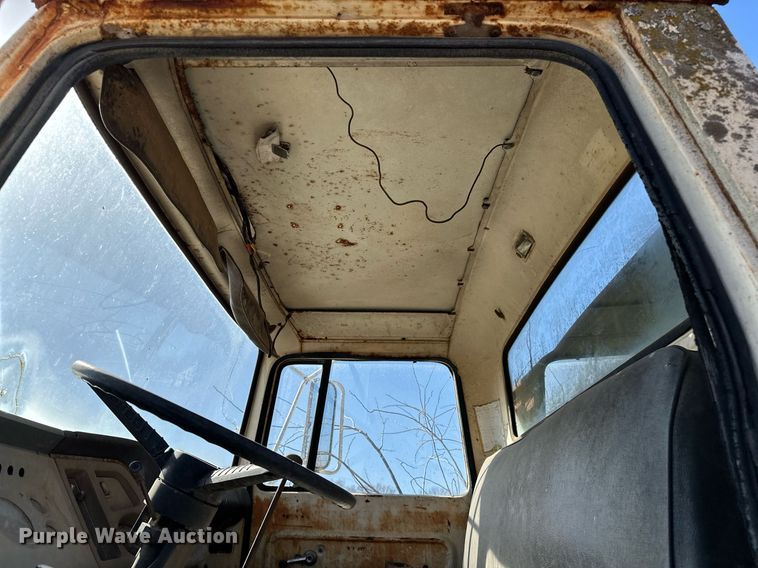 image for item OM9902 1971 Ford 750 grain truck