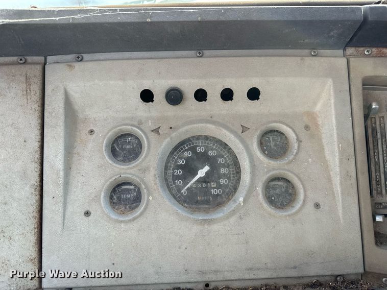 image for item OM9902 1971 Ford 750 grain truck