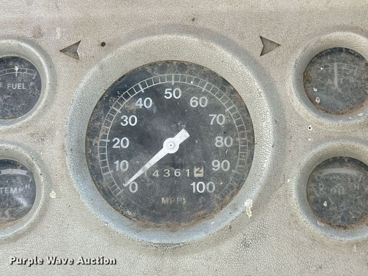 image for item OM9902 1971 Ford 750 grain truck