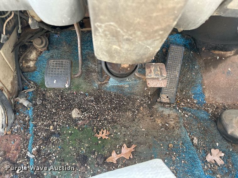 image for item OM9902 1971 Ford 750 grain truck