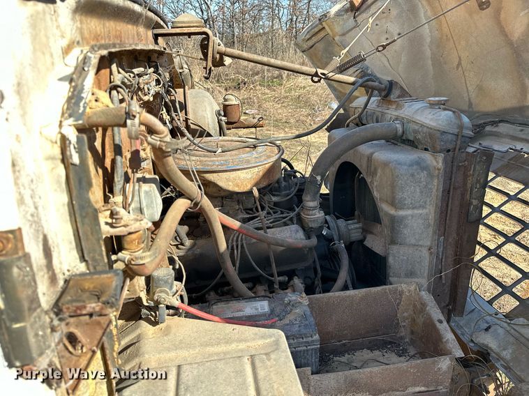 image for item OM9902 1971 Ford 750 grain truck