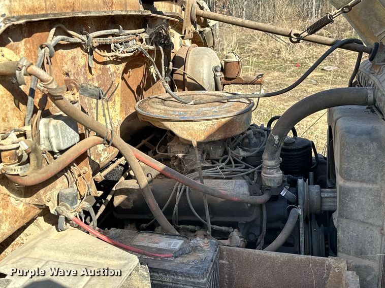 image for item OM9902 1971 Ford 750 grain truck