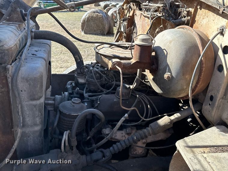 image for item OM9902 1971 Ford 750 grain truck