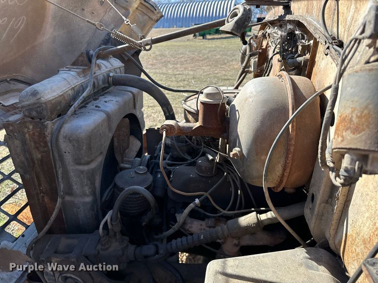 image for item OM9902 1971 Ford 750 grain truck