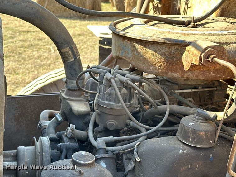 image for item OM9902 1971 Ford 750 grain truck