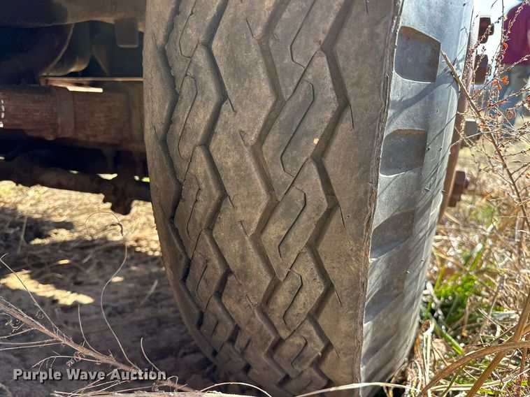 image for item OM9902 1971 Ford 750 grain truck