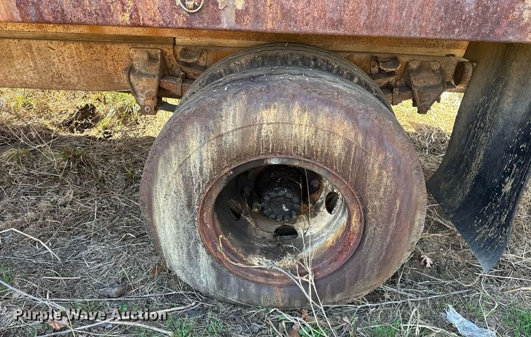 image for item OM9902 1971 Ford 750 grain truck