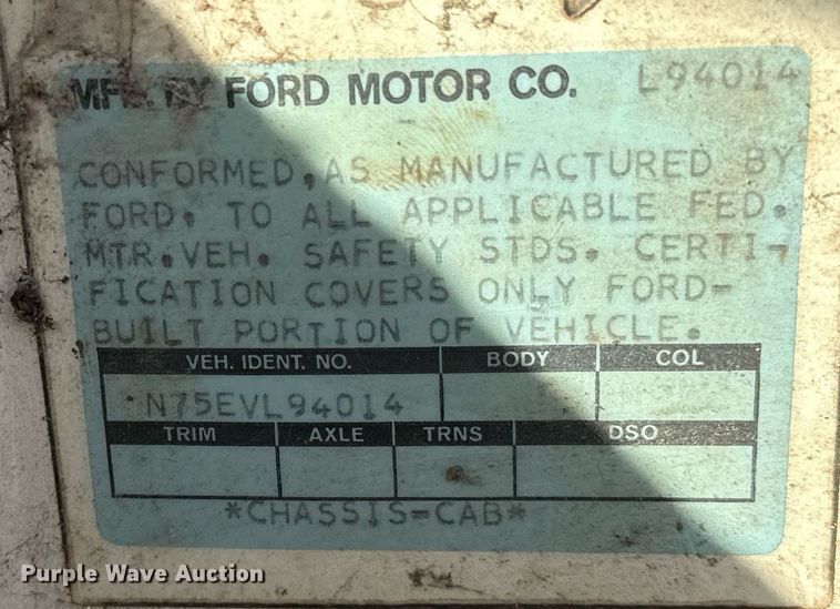 image for item OM9902 1971 Ford 750 grain truck