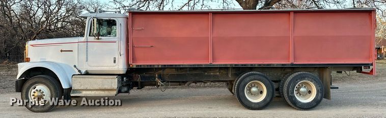 image for item OM9903 1990 International  9300 grain truck