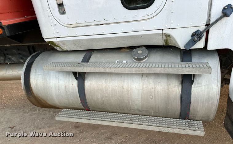 image for item OM9903 1990 International  9300 grain truck