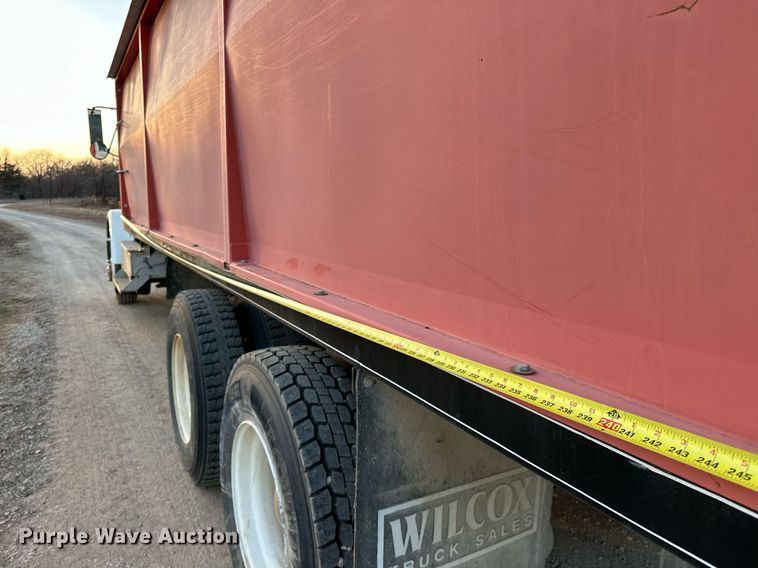 image for item OM9903 1990 International  9300 grain truck